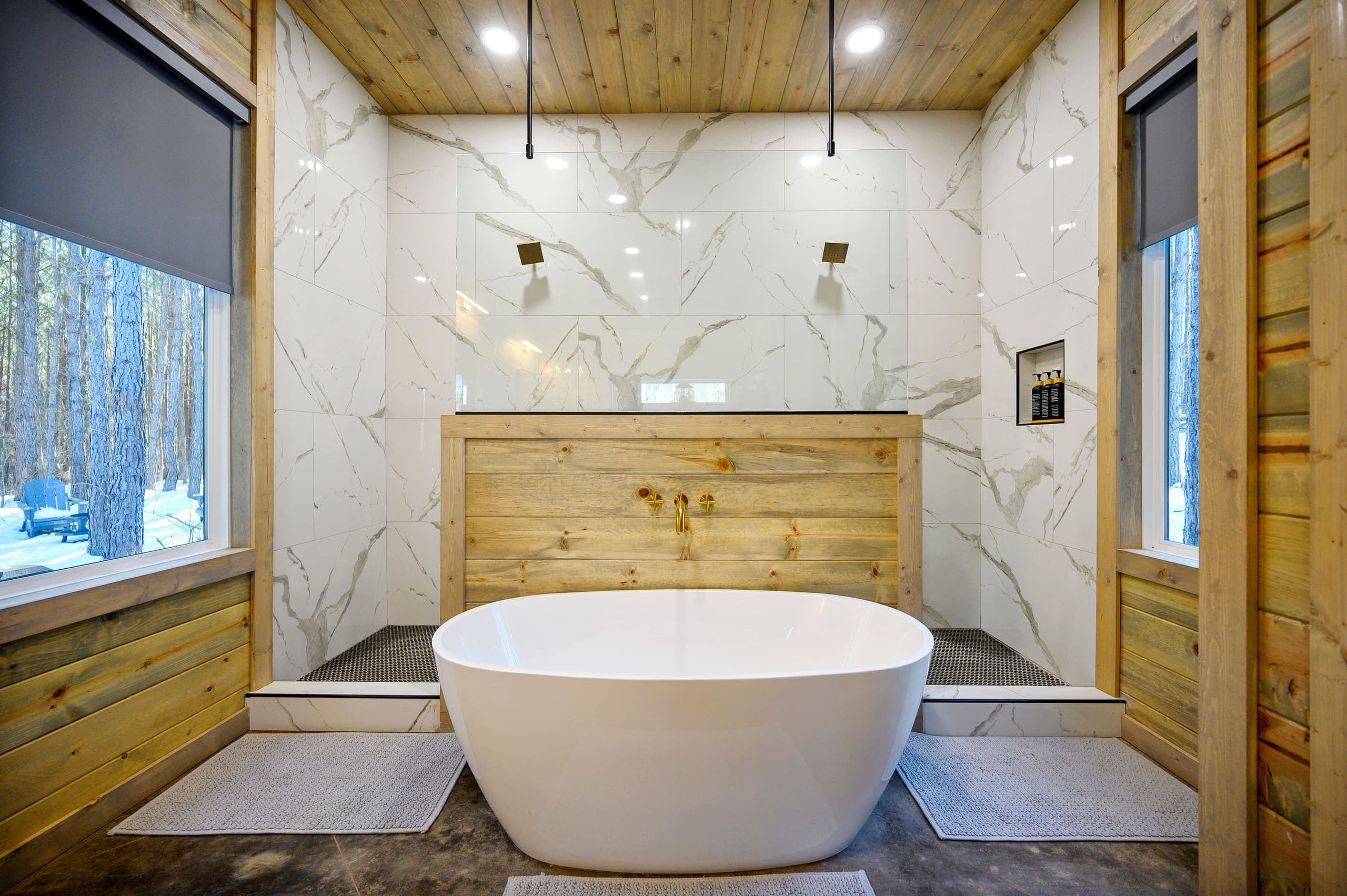 Luxury Couples Cabin (Hot Tub, Sauna, Soaking Tub) — photo 4